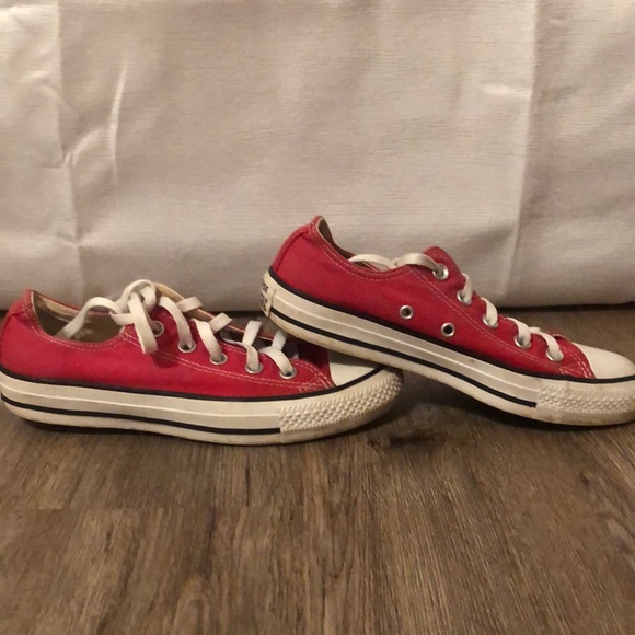 Red converse - Picture 5 of 7